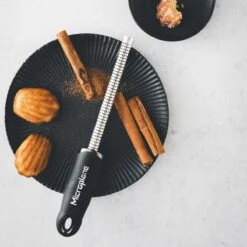 Microplane Premium Gewürzreibe Schwarz 8 Microplane Premium Gewürzreibe Schwarz -Santos Verkäufe microplane premium gewuerzreibe schwarz 893c277512a7e06745b911029037cd87