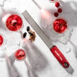 Microplane Premium Reibe / Zester, Granatapfelrot -Santos Verkäufe microplane premium reibe zester granatapfelrot ff3079aa465a72850567454503807913