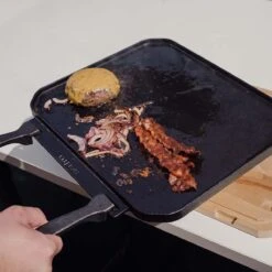 SANTOS Wende-Gussplatte Mit Holzuntersetzer Und Abnehmbaren Griffen 40 X 32 X 1,9 Cm -Santos Verkäufe s wende gussplatte mit holzuntersetzer und abnehmbaren griffen 40 cm x 32 25 cm x 1 9 cm 889e9ddeb5daa44253698de264e4083c