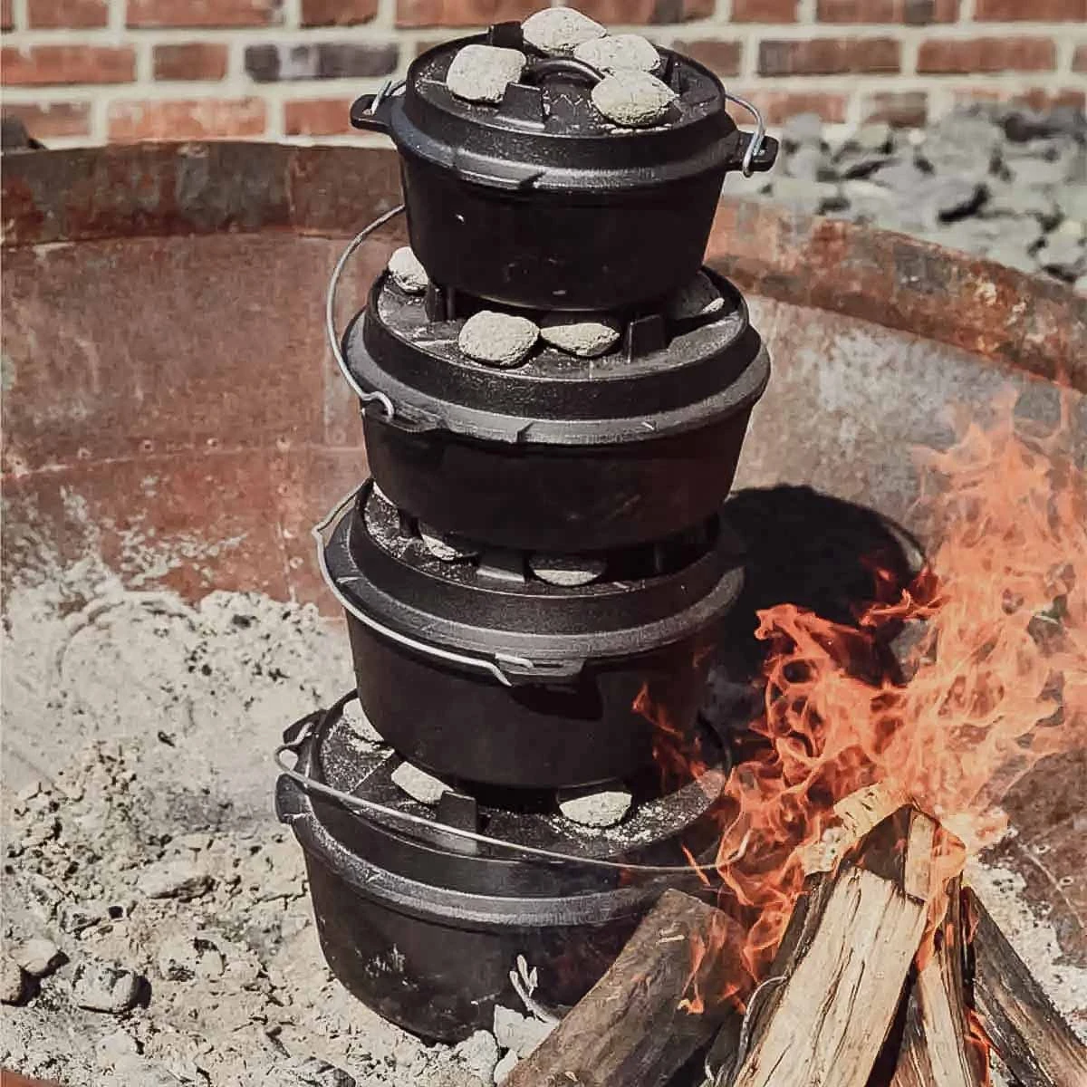 SANTOS Dutch Oven Feuertopf Schmortopf Camp Oven Ca. 8 Liter / 9 Qt Mit Füßen 3 SANTOS Dutch Oven Feuertopf Schmortopf Camp Oven Ca. 8 Liter / 9 Qt Mit Füßen – Bild 3