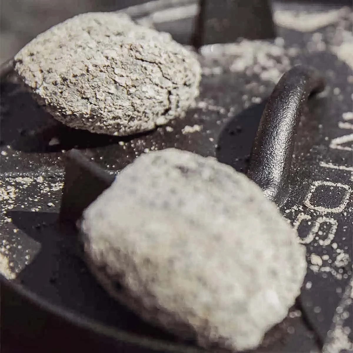 SANTOS Dutch Oven Feuertopf Schmortopf Camp Oven Ca. 8,5 Liter / 9 Qt (ohne Füße) 2 SANTOS Dutch Oven Feuertopf Schmortopf Camp Oven Ca. 8,5 Liter / 9 Qt (ohne Füße) – Bild 2