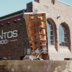 SANTOS Flammlachshalter Aus Edelstahl Inkl. Flammlachsbrett Aus Zedernholz -Santos Verkäufe santos flammlachshalter aus edelstahl inkl flammlachsbrett aus zedernholz 09b61163c382b51bd31b4a1796fceac9