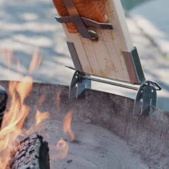 SANTOS Flammlachshalter Aus Edelstahl Inkl. Flammlachsbrett Aus Zedernholz -Santos Verkäufe santos flammlachshalter aus edelstahl inkl flammlachsbrett aus zedernholz 7395ce8dcb2e9485e4400a28dee8a2e4